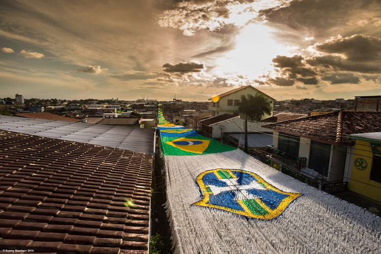 <p>A Rua 3, no bairro Alvorada, em Manaus, foi decorada para a Copa do Mundo 2014</p>