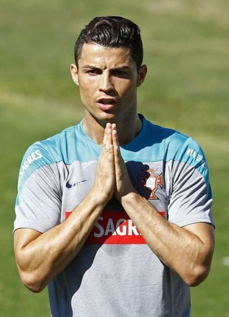 Jogador português Cristiano Ronaldo durante treino da seleção de Portugal em Campinas. 12/6/2014.