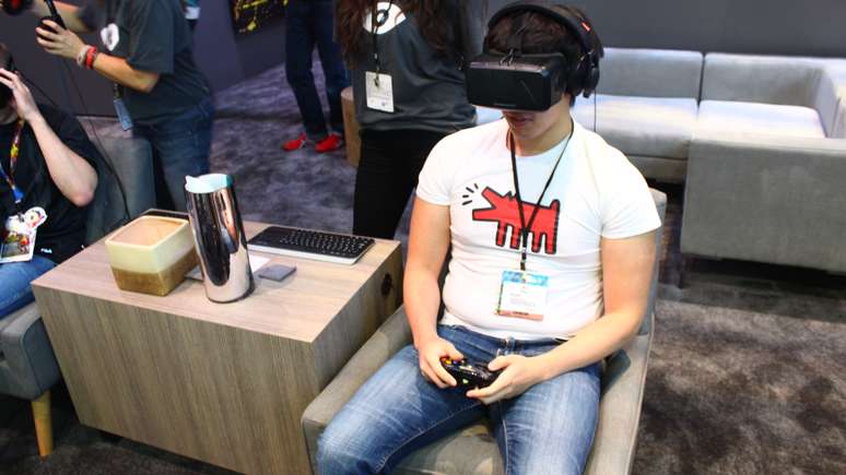 Na E3, o Oculus Rift e o Virtuix Omni chamaram a aten&ccedil;&atilde;o com suas propostas de realidade virtual em games. Os visitantes puderam experimentar os acess&oacute;rios e sentir como &eacute; a imers&atilde;o total oferecida por eles