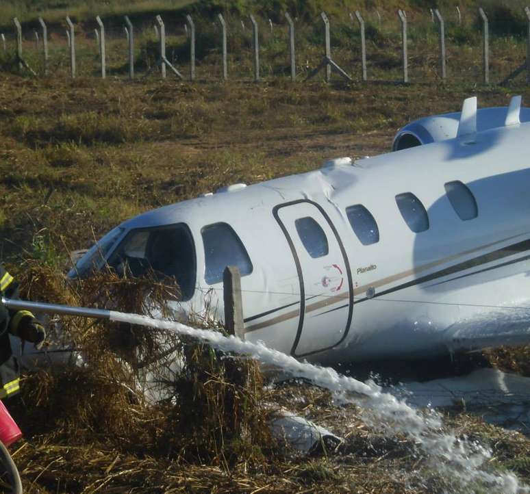 Aeronave que transportava passageiros para a missa de 7º dia do jogador Fernandão faz pouso de emergência em Aruanã (GO)