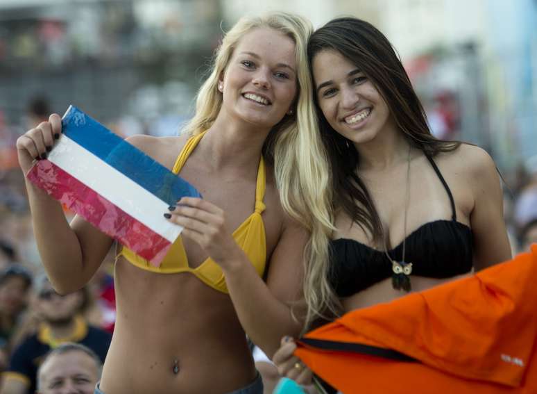 <p>O jogo Holanda x Espanha terminou em festa na praia de Copacabana para a torcida holandesa, depois da goleada de 5 a 1. Crian&ccedil;as se misturam a adultos para celebrar a vit&oacute;ria na Fan Fest</p>