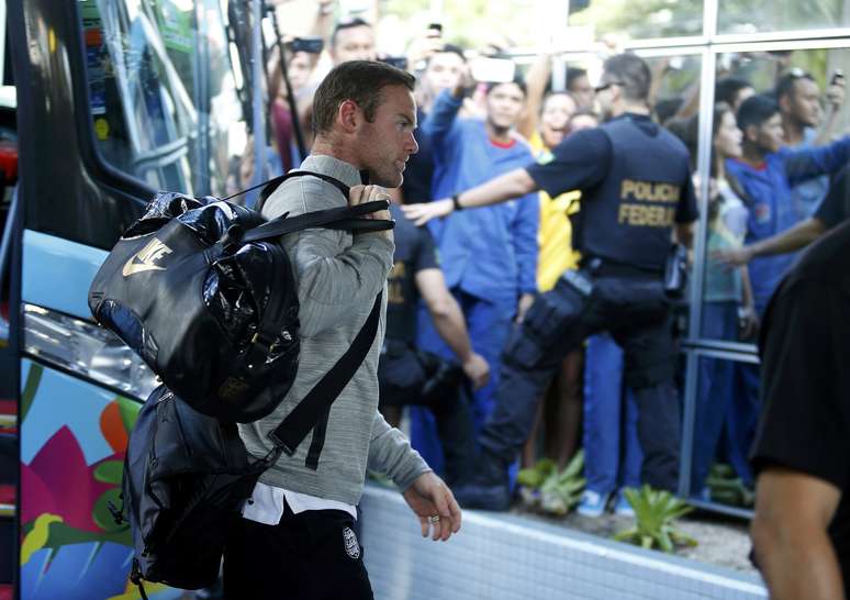 Rooney chega a hotel em Manaus com a seleção inglesa