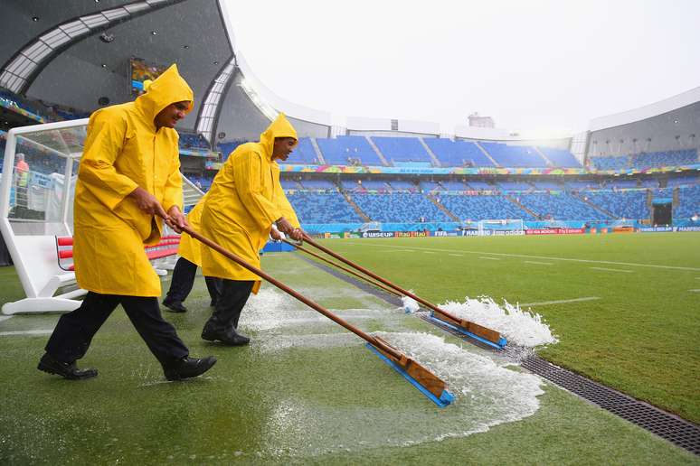 <p>Chuva persistente em Natal não assusta torcedores na Arena das Dunas</p>