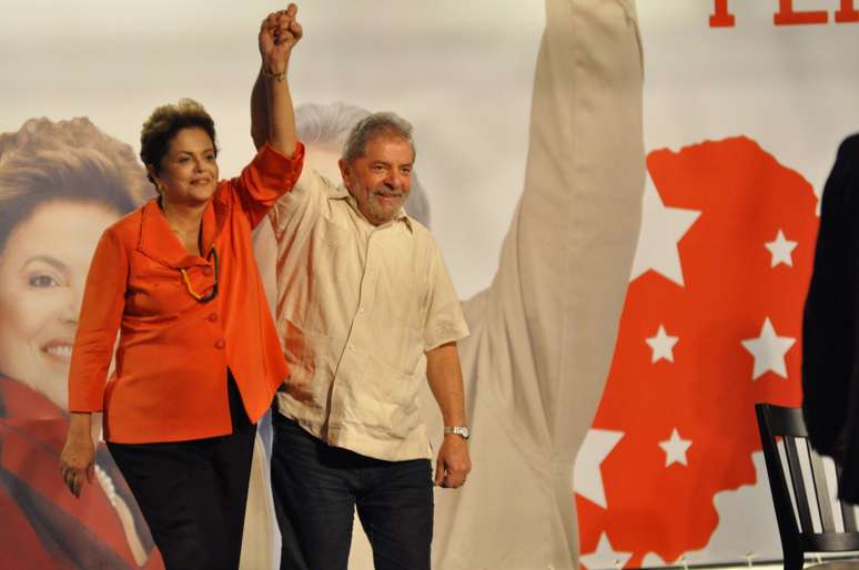 <p> Dilma e Lula realizaram ato político em Pernambuco, território do ex-governador do Estado e presidenciável Eduardo Campos</p>