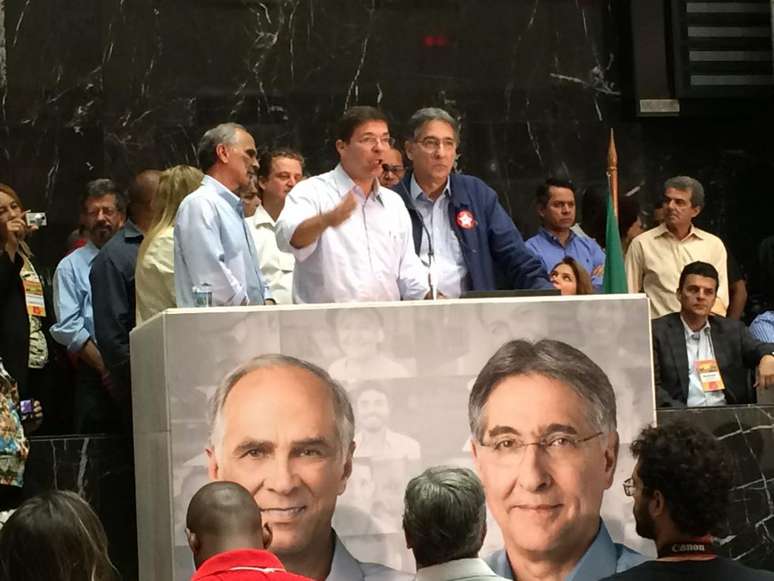 Pimentel (dir.), Josué Gomes (centro) e Andrade participam da convenção do partido