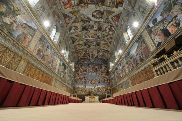 A Capela Sistina é preparada para o conclave que acabou elegendo o papa Francisco, na Cidade do Vaticano, em março de 2013.