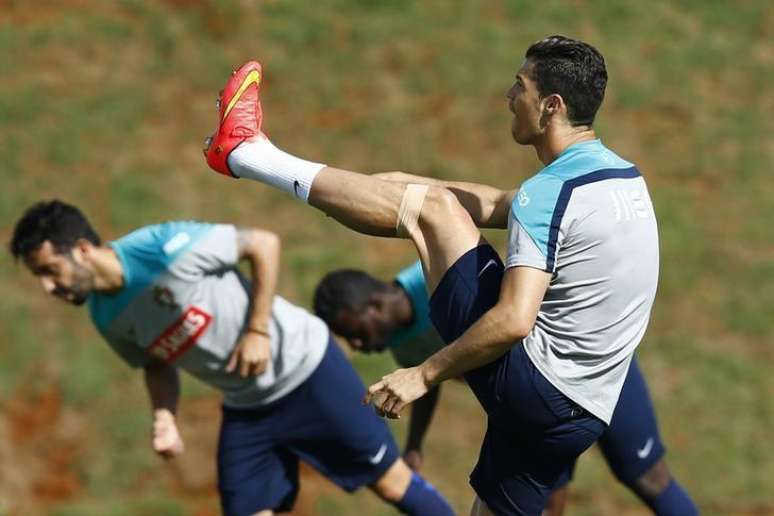 <p>Cristiano Ronaldo treina com a seleção portuguesa em Campinas</p>