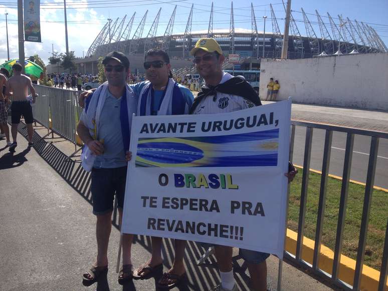 Torcedor brasileiro traz faixa para Arena Castel&atilde;o esperando revanche com rival sul-americano
