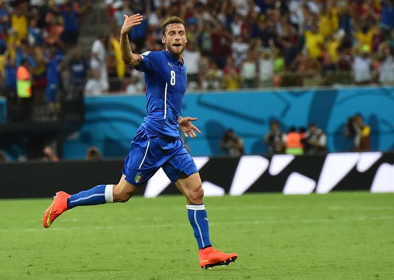 Marchisio comemora o gol que abriu o placar da partida para a Itália