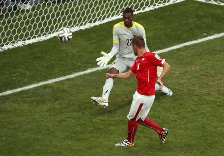 <p>Seferovic concluiu linda jogada suíça no último lance da partida e evitou o primeiro empate da atual edição da Copa do Mundo</p>