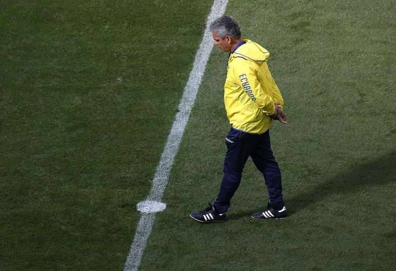 Treinador do time do Equador, Reinaldo Rueda,  durante treino no estádio Mané Garrincha, em Brasília. 14/6/2014.