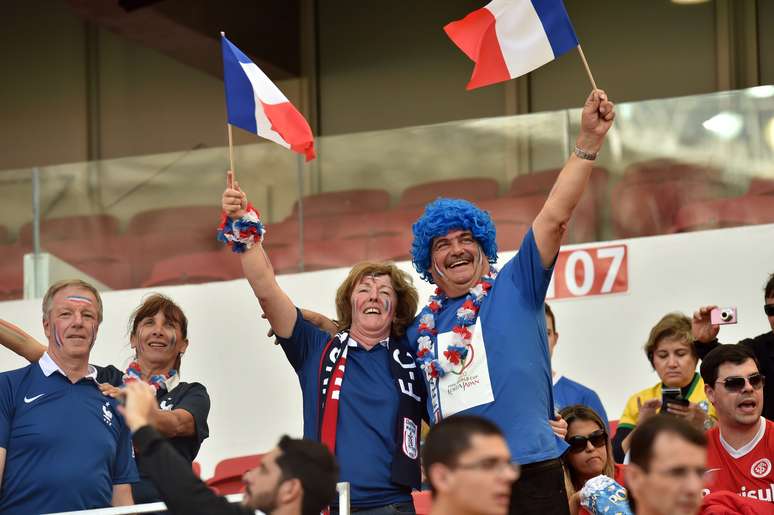 <p>Torcedores franceses estão animados para jogo contra Honduras, que acontece neste domingo, na cidade de Porto Alegre às 16h. As seleções fazem parte do Grupo E</p>