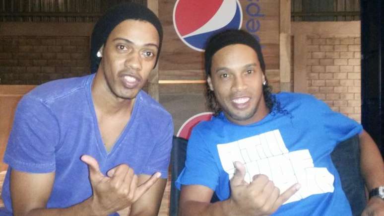 Robson j&aacute; foi chamado para festas e comerciais por se parecer com Ronaldinho