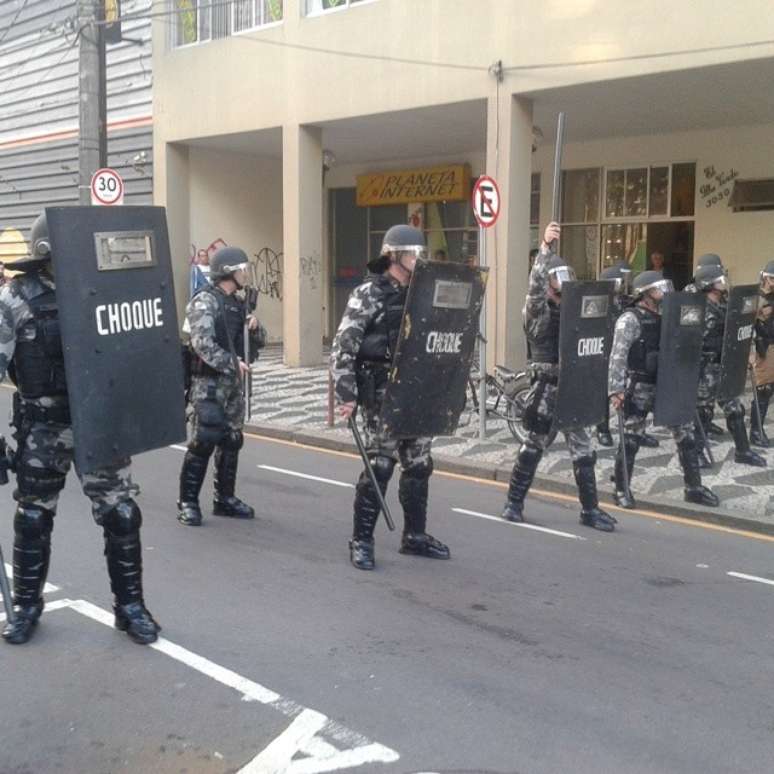 Os militantes pretendem seguir em direção ao estádio, que teve a segurança reforçada
