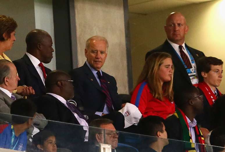 <p>O vice-presidente dos Estados Unidos, Joe Biden (ao centro), acompanhou nesta segunda-feira a estreia da seleção americana na Copa; a equipe enfrentou Gana, na Arena das Dunas, em Natal, em partida válida pelo grupo G</p>