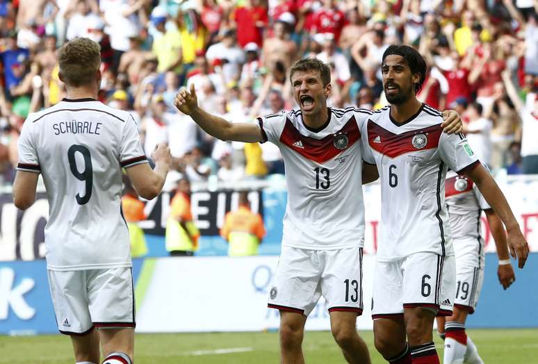 <p>Aguardado duelo pela estreia de ambas as seleções na Copa terminou com vitória de 4 a 0 para alemães</p>