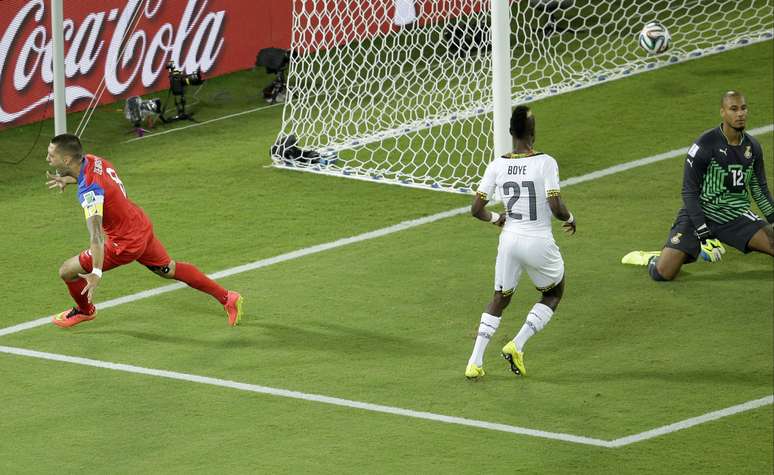 <p>Dempsey comemora o gol que abriu o placar da partida e entrou para a história como o quinto mais rápido da história dos Mundiais. Os Estados Unidos venceram Gana por 2 a 1 na estreia da Copa do Mundo.</p>