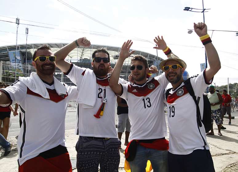 Em frente ao estádio da Fonte Nova, os alemães mostraram muita animação para apoiar sua seleção na estreia da Copa do Mundo contra Portugal
