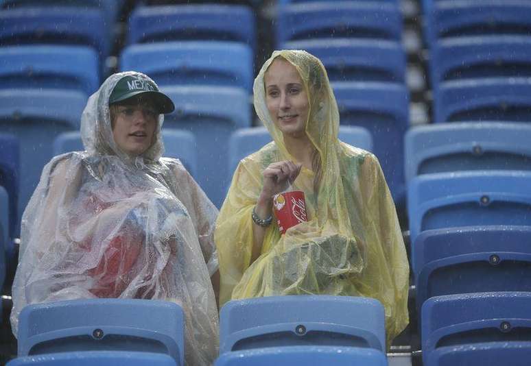 <p>Torcedores do México no jogo contra o Camarões na Arena das Dunas, em Natal; Fifa afirma que há entradas para jogos que ainda não foram retiradas por torcedores</p>