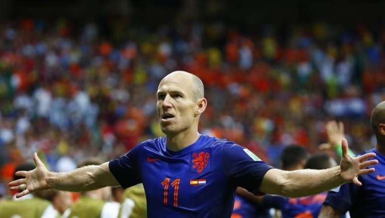 <p>Robben comemora um de seus gols contra a Espanha</p>