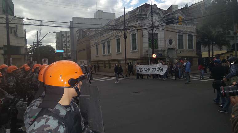 <p>Manifestantes protestaram contra Copa em Porto Alegre</p>