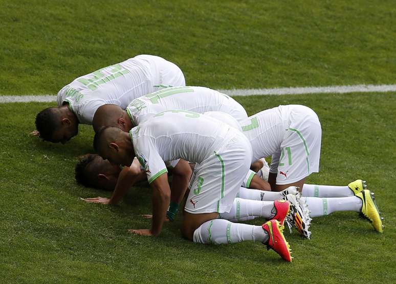 <p>Argelinos comemoram primeiro gol na Copa do Mundo</p>