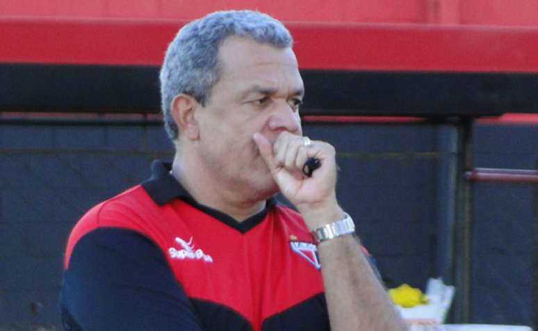 <p>Hélio dos Anjos quando comandava o Atlético-GO</p>