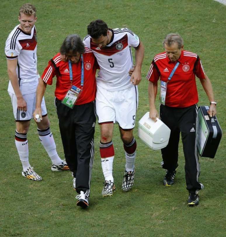 <p>Hummels tem problema na coxa e deve ser a &uacute;nica mudan&ccedil;a da Alemanha em rela&ccedil;&atilde;o &agrave; estreia</p>