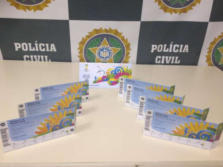 Sete ingressos para as oitavas de final foram apreendidos com casal no centro do Rio de Janeiro