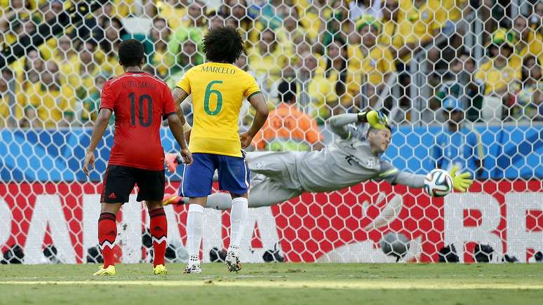 <p>Brasil passou momentos de aperto que, para Júlio César, fizeram o jogo do México parecer de quartas de final</p>