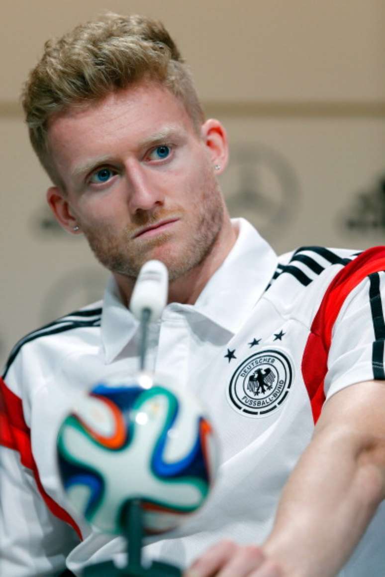 <p>O site espanhol Expansi&oacute;n listou 30 jogadores presentes na Copa do Mundo de 2014 que devem ser valorizados no mercado do futebol ap&oacute;s a conclus&atilde;o do Mundial; confira os nomes selecionados:&nbsp;Andr&eacute; Sch&uuml;rrle, 23 anos, atacante do Chelsea e Alemanha; valor atual de mercado: R$ 63,7 milh&otilde;es; valor potencial depois da Copa: R$ 105,4 milh&otilde;es</p>