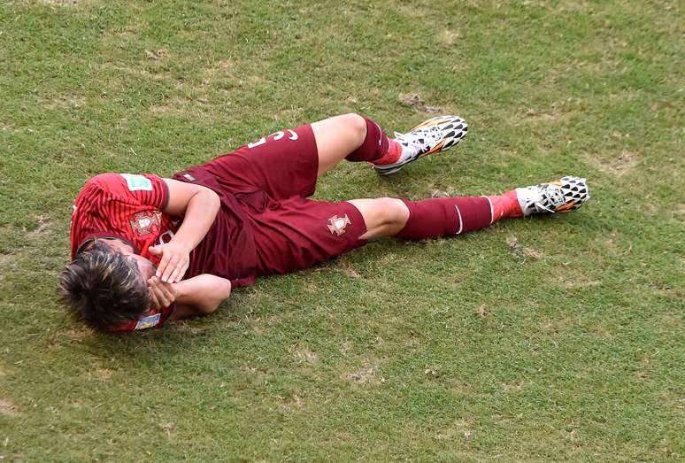 Coentrão se lesionou contra Alemanha e precisou ser substituido