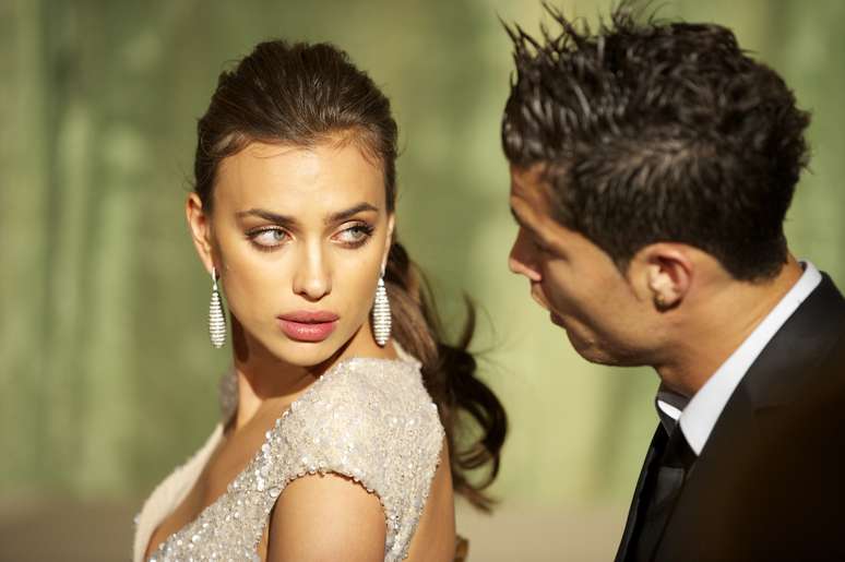 O melhor jogador do mundo não é craque apenas nos gramados. Fora das quatro linhas, Crstiano Ronaldo coleciona affairs com belas mulheres, a começar por sua atual namorada, a modelo russa Irina Shayk