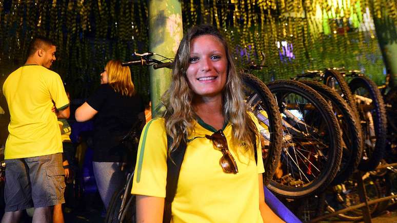 Esc&oacute;cia: Hannah Kerr-Peterson, 25, vive em Londres h&aacute; quatro anos