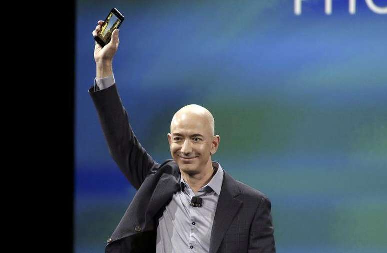 <p>Jeff (Bezos  presidente executivo da Amazon) está demonstrando sua frustração com o fracasso do Fire Phone, disse uma fonte à revista <em>Fast Company</em></p>