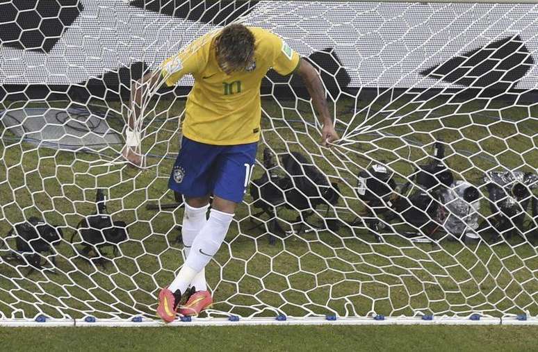 Atacante brasileiro Neymar em jogo contra o México.