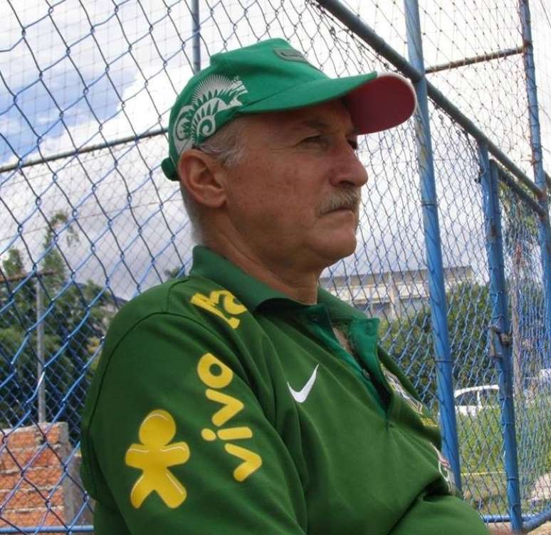 <p>Sósia de Felipão, Wladimir Palomo (foto) foi confundido por colunista em voo; desde então, tornou-se nome conhecido na internet</p>