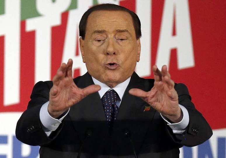 <p>Sentença de um ano de serviços sociais está sendo cumprida por Berlusconi em um asilo de Milão, onde ele acompanha doentes com mal de Alzheimer</p>