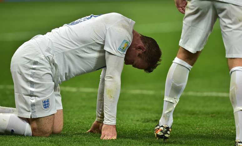 <p>Rooney lamentou a derrota para Uruguai, que colaborou com a elimina&ccedil;&atilde;o precoce da Inglaterra</p>