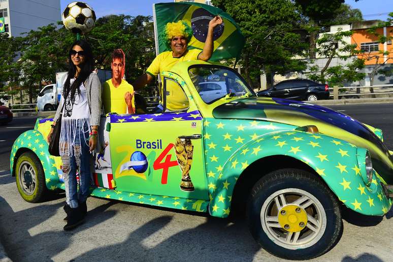 <p>O carioca Josias Vital investiu R$ 6 mil para transformar um fusca de 1982 em um carro &quot;convers&iacute;vel&quot;</p>