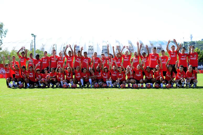 Trabalho de gandula na Copa foi prêmio para jovens que participaram de torneio