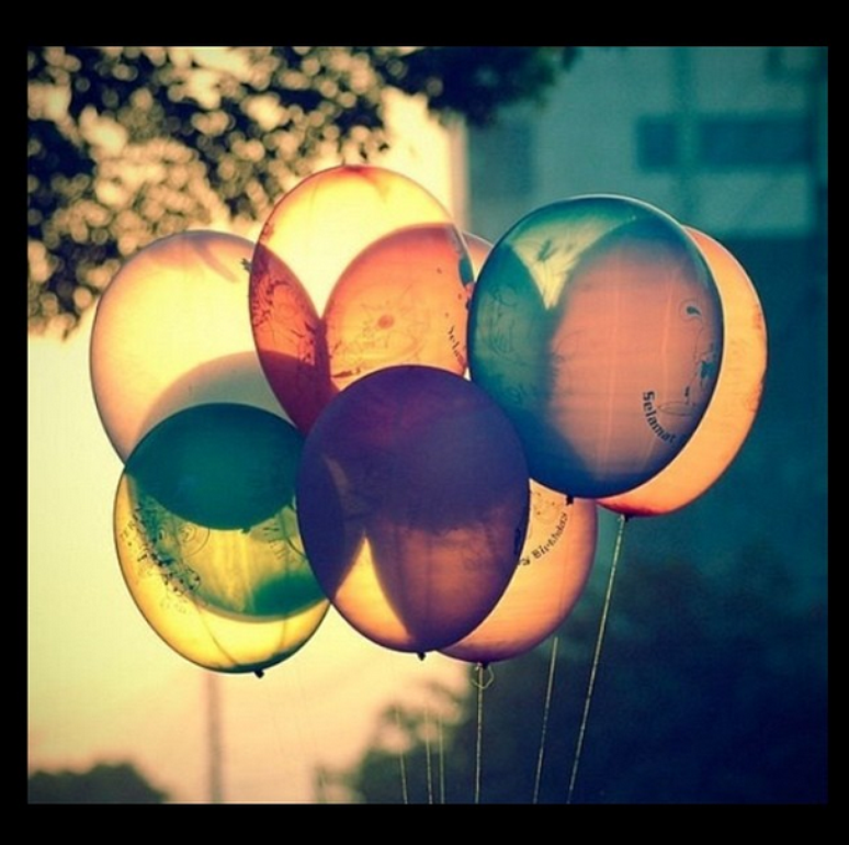 Em dia de aniversário de suposto affair, Grazi posta foto de balões