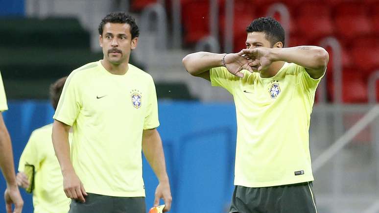 <p>Fred brincou com Marcelo no treino desta quarta-feira</p>