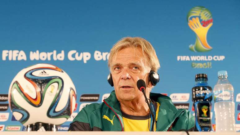 <p>Volker Finke rebateu suspeitas sobre postura de Camarões em jogo contra o Brasil</p>