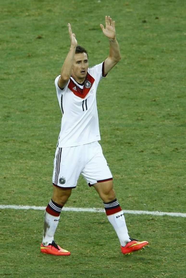 Atacante Miroslav Klose, da Alemanha, comemora gol marcado contra Gana em Fortaleza. 21/06/2014.