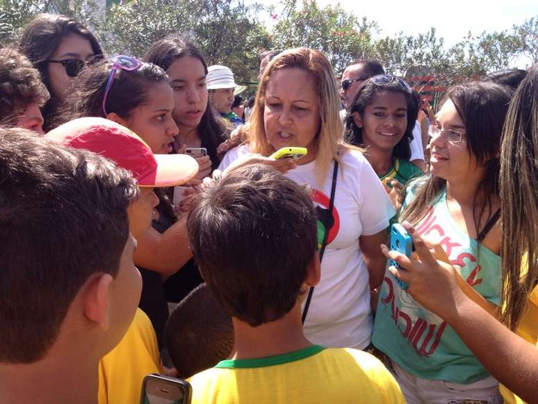 Mãe de David Luiz entende fãs: senti o mesmo com Zezé de Camargo e Luciano