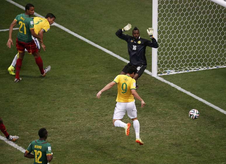 <p>Galvão critica linha da impedimento da Fifa no terceiro gol do Brasil</p>