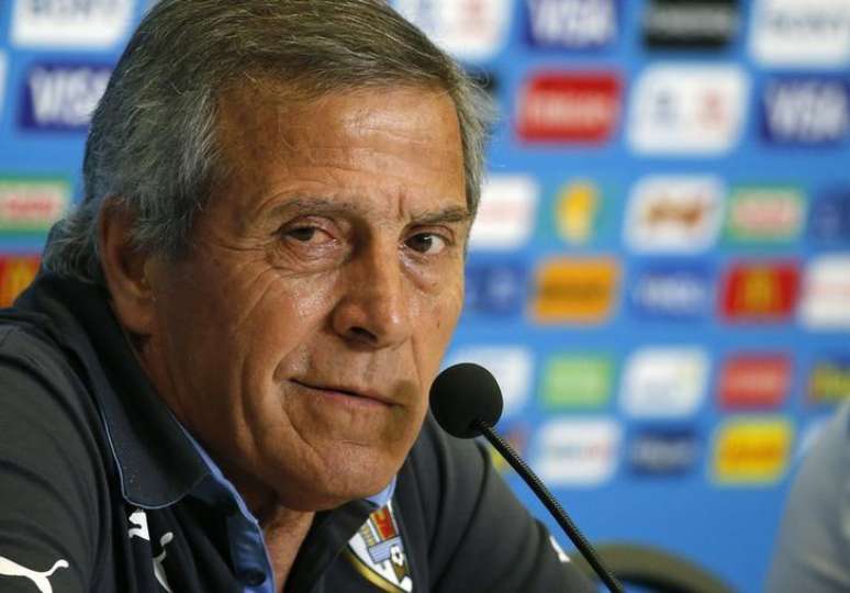 <p>Técnico do Uruguai falou sobre a punição de Suárez</p>