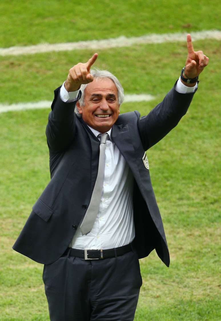 Vahid Halilhodzic comemora vitória argelina