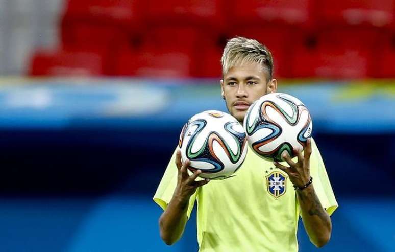 <p>Neymar participa de treino em Brasília</p>